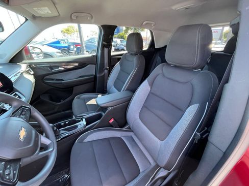 Used 2025 Chevrolet TrailBlazer LT FWD image 28