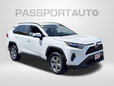 Used 2025 Toyota RAV4 XLE AWD/4WD image 11