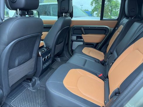 Used 2024 Land Rover Defender 130 X-Dynamic SE AWD/4WD image 19