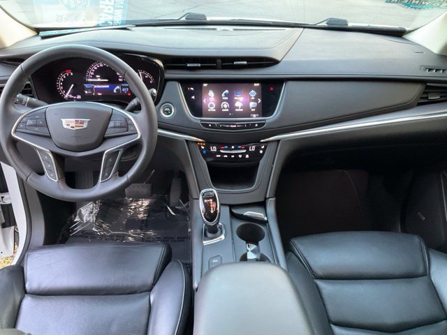 Used 2017 Cadillac XT5 Premium Luxury w/ Driver Assist Package AWD/4WD image 4