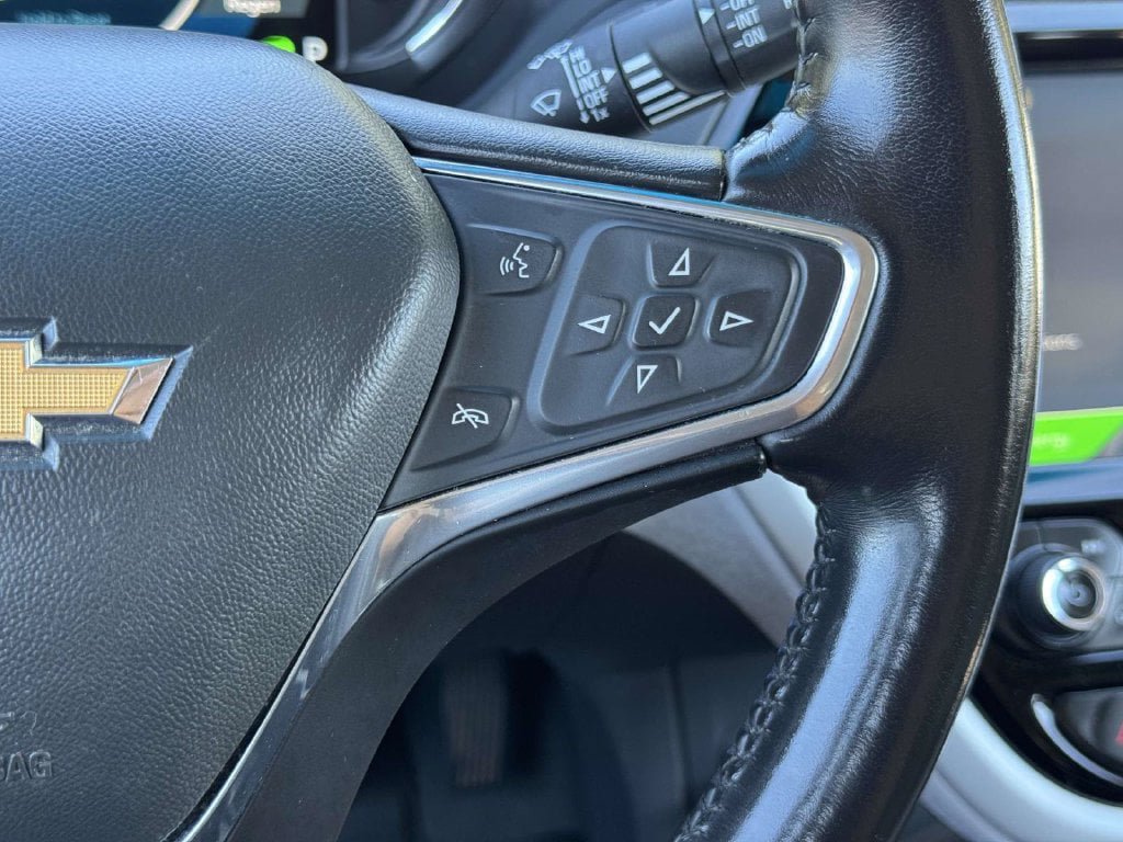 Used 2020 Chevrolet Bolt Premier w/ Infotainment Package FWD image 12