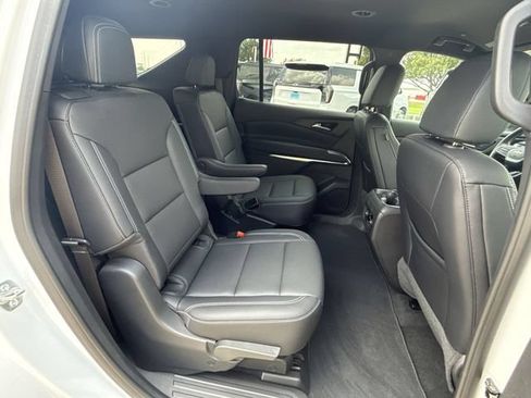 Used 2025 Chevrolet Traverse LT FWD image 28