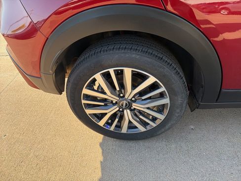 Used 2024 Nissan Kicks SV FWD image 9