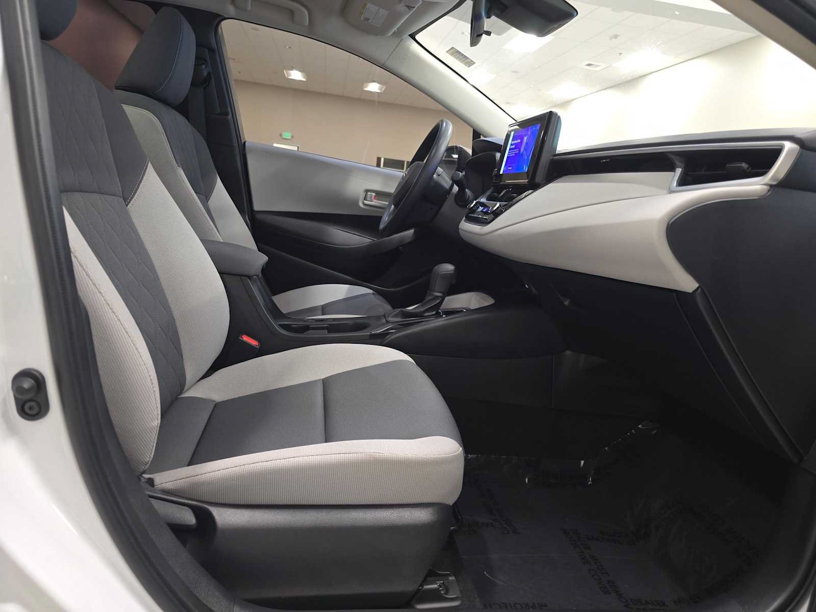 Used 2025 Toyota Corolla LE FWD image 27