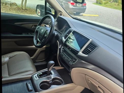 Used 2018 Honda Ridgeline RTL-T image 9