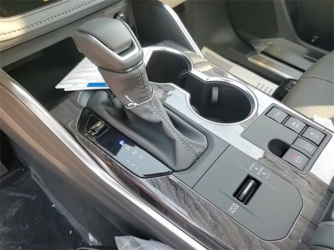 Used 2025 Toyota Highlander Platinum image 19
