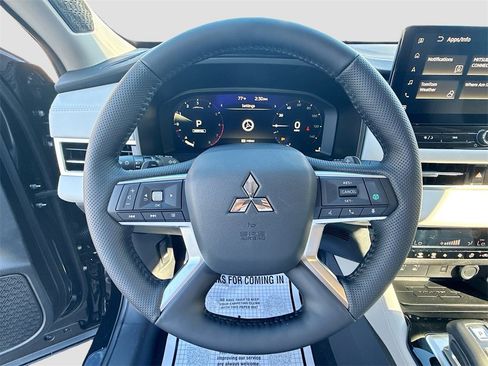 New 2026 Mitsubishi Outlander SE image 11