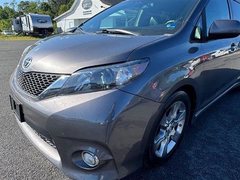 Used 2011 Toyota Sienna SE w/ Preferred Pkg FWD image 9