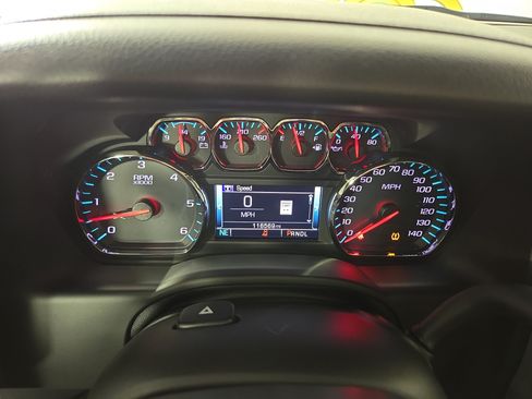 Used 2018 Chevrolet Tahoe LT w/ LT Signature Package AWD/4WD image 19