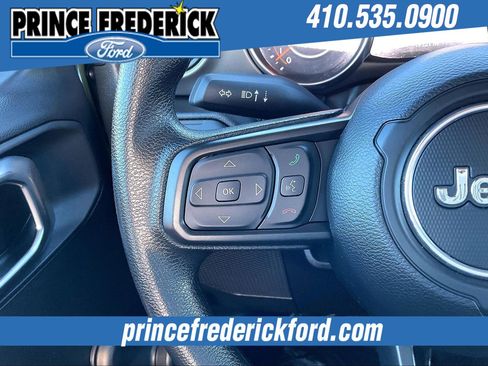 Used 2023 Jeep Gladiator Sport image 16