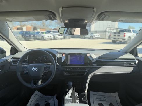 Used 2025 Toyota Camry LE FWD image 11
