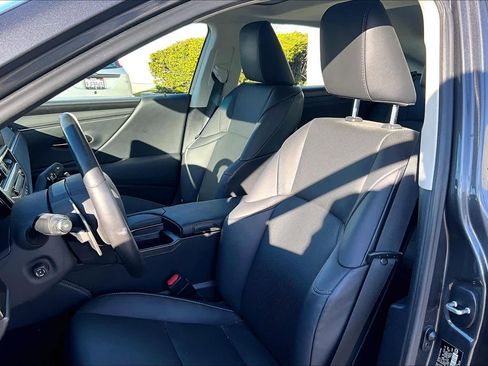 Used 2022 Lexus ES 300h w/ Premium Package image 8