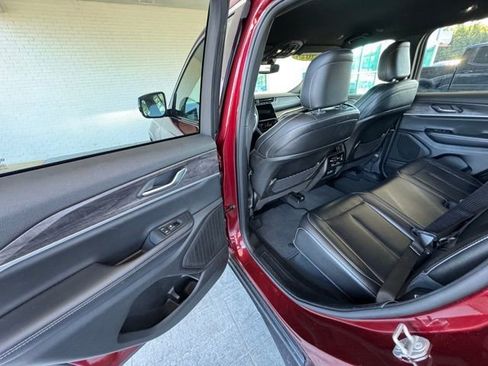 Used 2024 Jeep Grand Cherokee Limited image 19