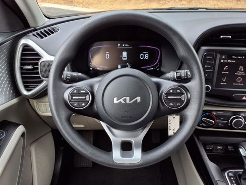 Used 2023 Kia Soul LX image 14