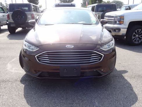 Used 2019 Ford Fusion SE FWD image 2