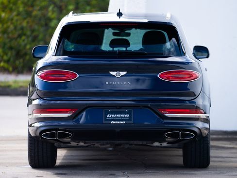 Used 2024 Bentley Bentayga image 15