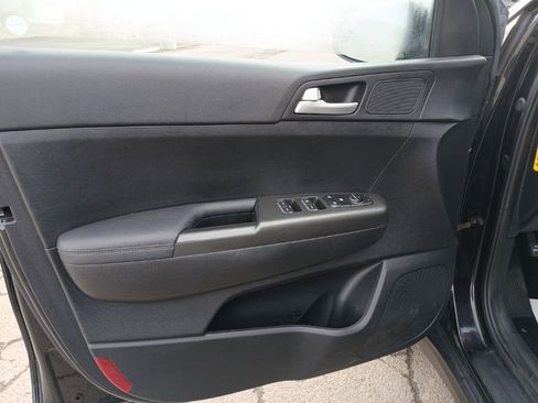 Used 2018 Kia Sportage LX image 19