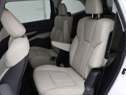 Used 2024 Subaru Ascent Limited image 11