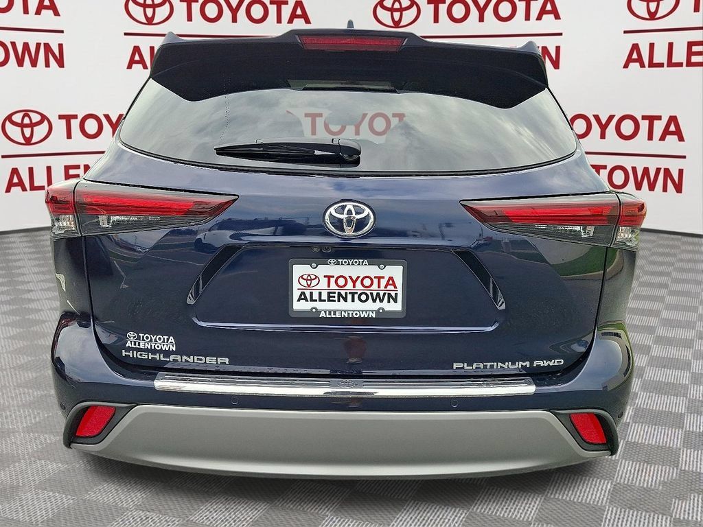 Used 2025 Toyota Highlander Platinum AWD/4WD image 6