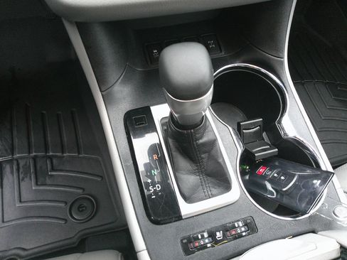 Used 2015 Toyota Highlander Limited Platinum image 38