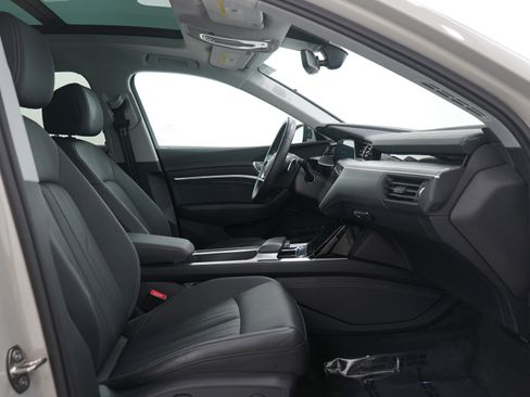 Used 2021 Audi e-tron Premium Plus w/ Premium Plus Package image 13