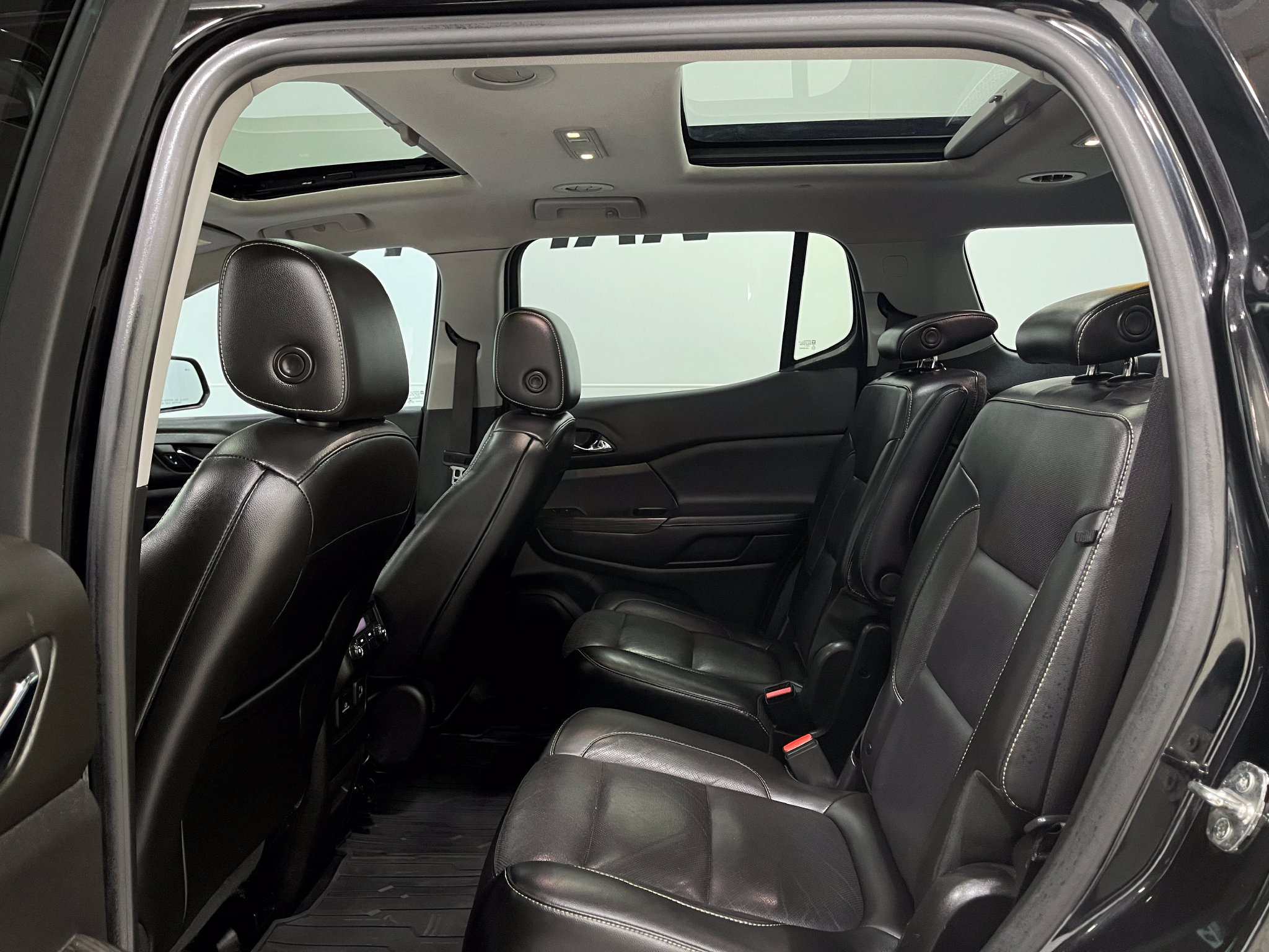 Used 2019 GMC Acadia SLT w/ Black Edition FWD image 30
