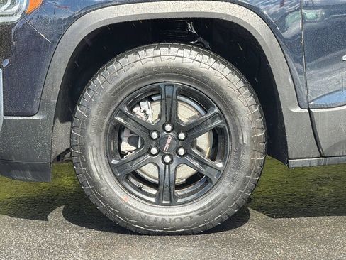 Used 2022 GMC Acadia AT4 w/ Technology Package AWD/4WD image 28