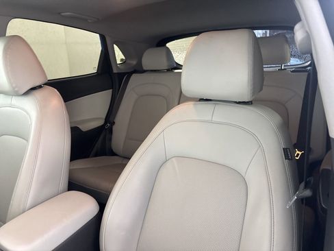 Used 2023 Hyundai Kona Limited image 10
