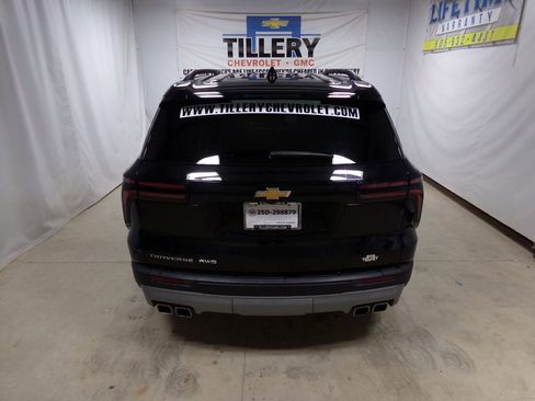 Used 2025 Chevrolet Traverse LT image 5