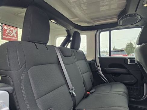 Used 2023 Jeep Wrangler Unlimited Sahara image 21