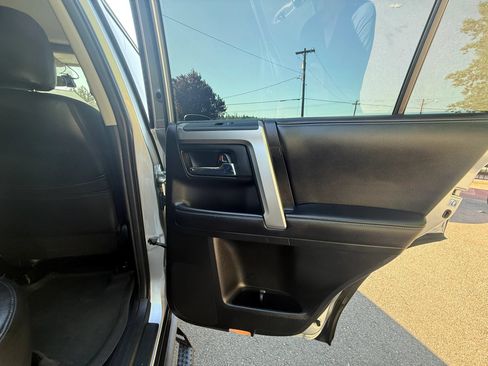 Used 2019 Toyota 4Runner SR5 AWD/4WD image 24
