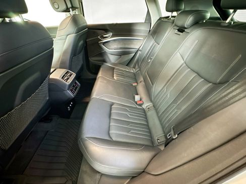 Used 2019 Audi e-tron Prestige w/ Prestige Package image 23