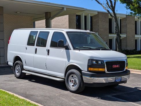 Used 2024 GMC Savana 2500 w/ Driver Convenience Package image 13