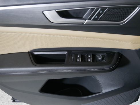 Certified 2025 Volkswagen Atlas Cross Sport SE image 19