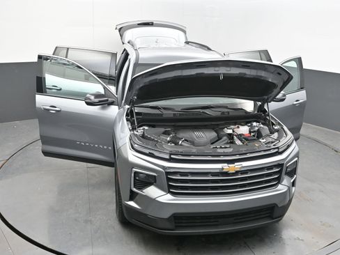 Used 2025 Chevrolet Traverse LT image 37