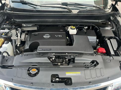 Used 2016 Nissan Pathfinder SV image 11