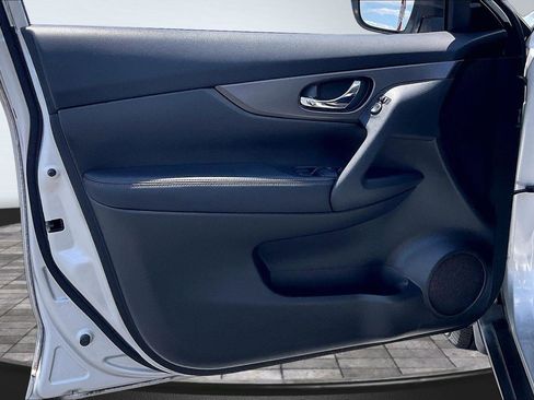 Used 2014 Nissan Rogue SV w/ SV Premium Package FWD image 23