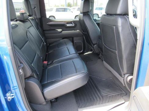 Used 2022 Chevrolet Silverado 1500 LT AWD/4WD image 30
