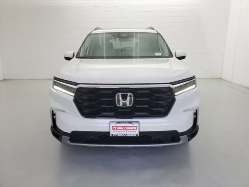 Used 2024 Honda Pilot Touring image 3
