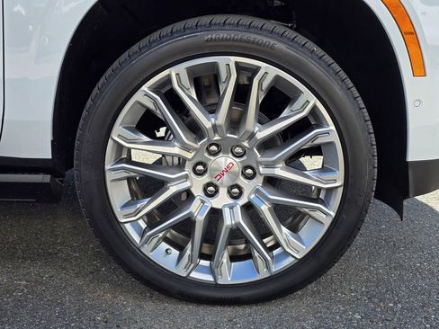 New 2026 GMC Yukon XL Denali w/ Denali Reserve Package image 9