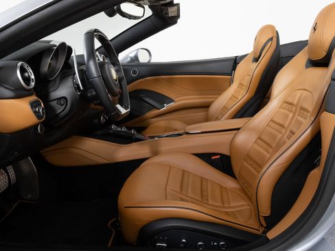 Used 2016 Ferrari California T RWD image 26