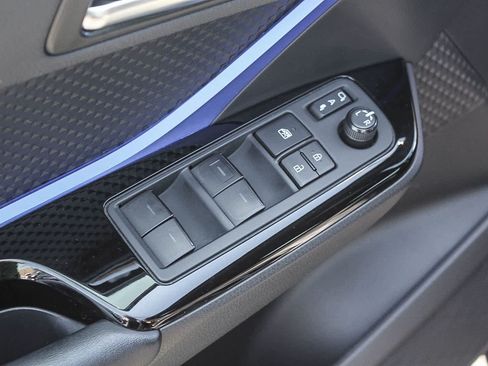 Used 2021 Toyota C-HR XLE FWD image 26