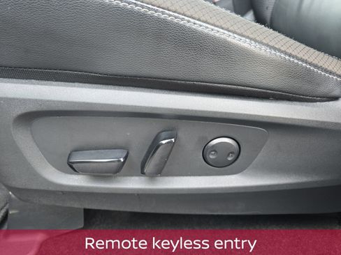 Used 2025 Nissan Pathfinder SL w/ SL Premium Package image 14