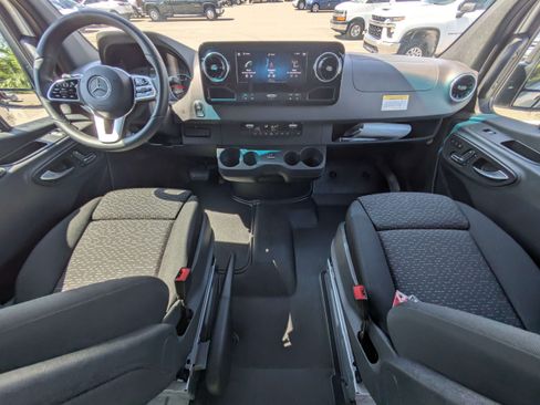 Used 2022 Mercedes-Benz Sprinter 3500 image 15