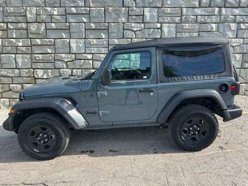 Used 2025 Jeep Wrangler Sport AWD/4WD image 3