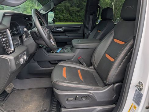 Used 2024 GMC Sierra 2500 AT4 w/ Technology Package AWD/4WD image 12