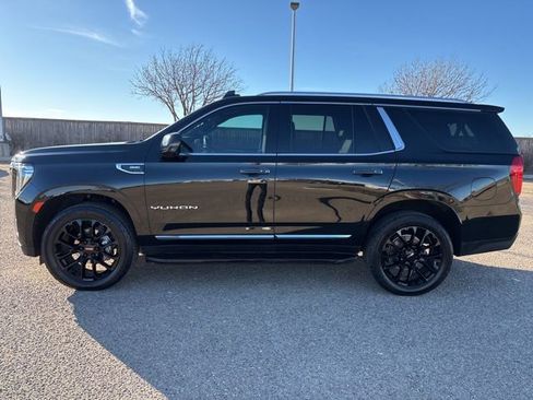 Used 2022 GMC Yukon SLT w/ SLT Luxury Package image 3