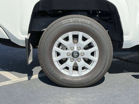 Used 2024 Toyota Tacoma SR5 AWD/4WD image 7