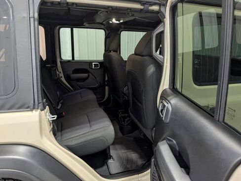 Used 2022 Jeep Wrangler Unlimited Sport image 23