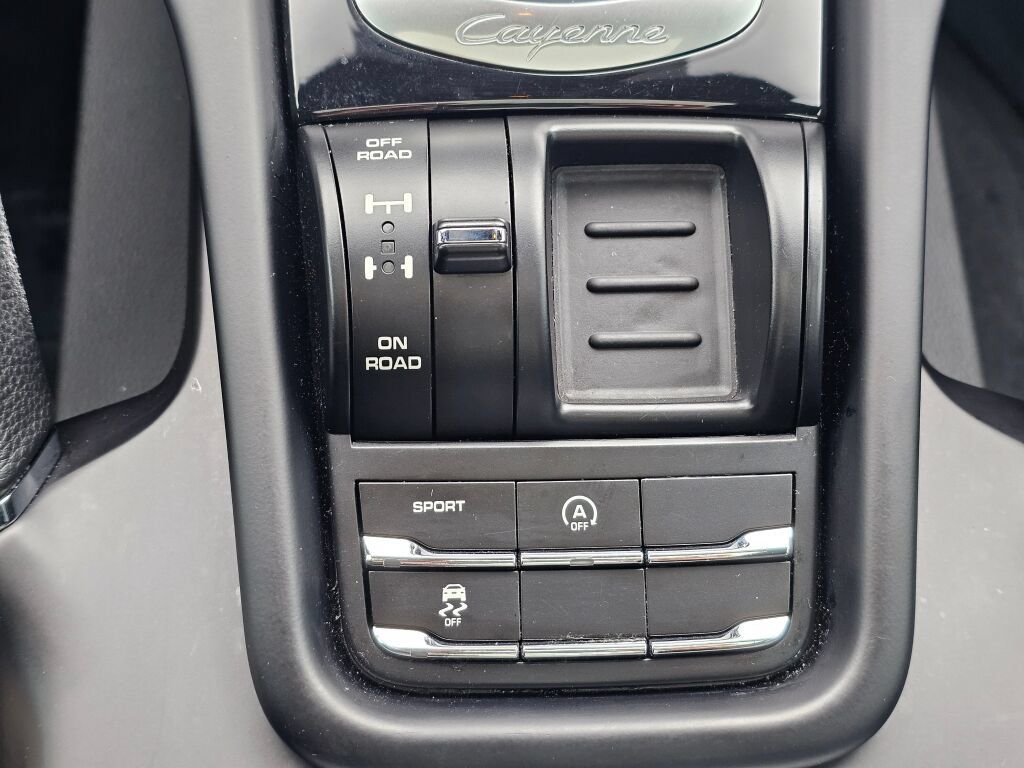 Used 2018 Porsche Cayenne Platinum Edition AWD/4WD image 31